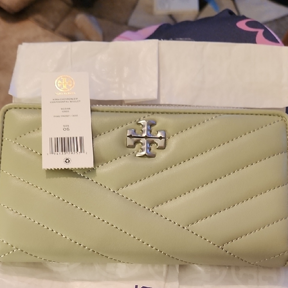 Tory Burch Mint Green Quilted Wallet - Picture 12 of 12